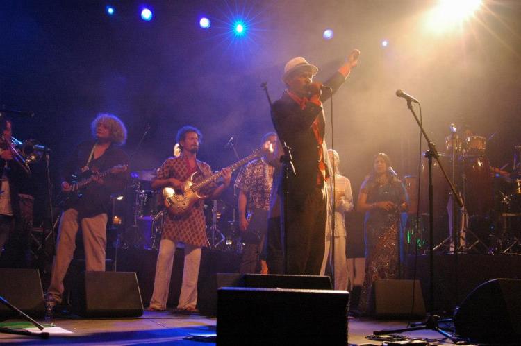 31449_205637269600644_761500543_n