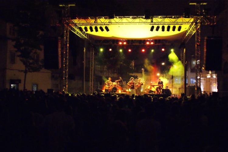 936515_692010640813501_1830288247_n