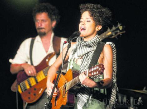 8948829_w618h353q75v27841_715L5ROC_C